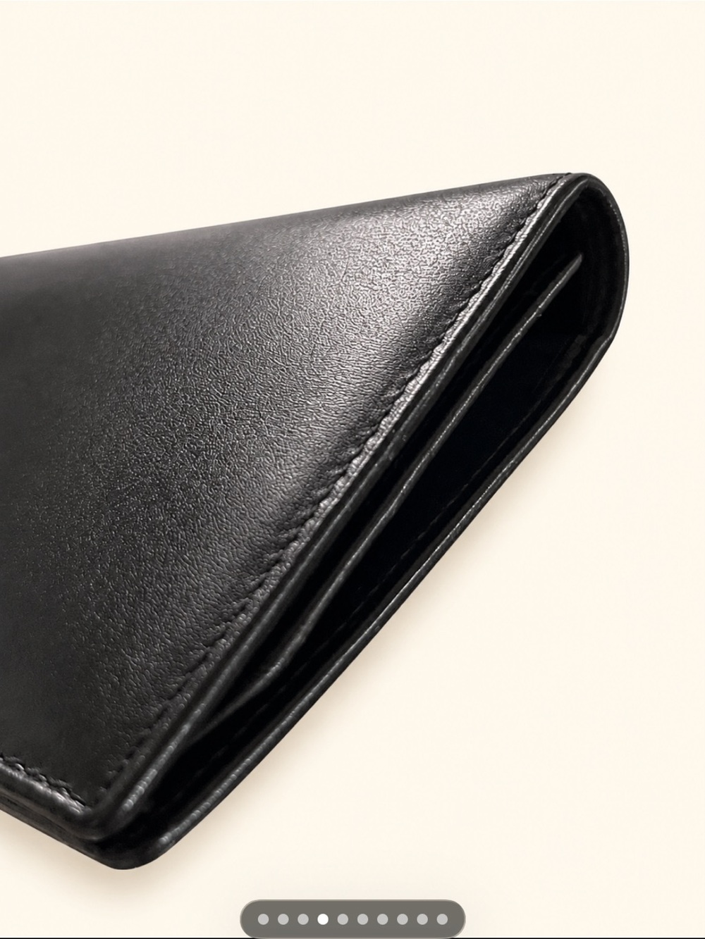 Gucci Wallet Mint condition w/ silver Metal Accent - Picture 5 of 11